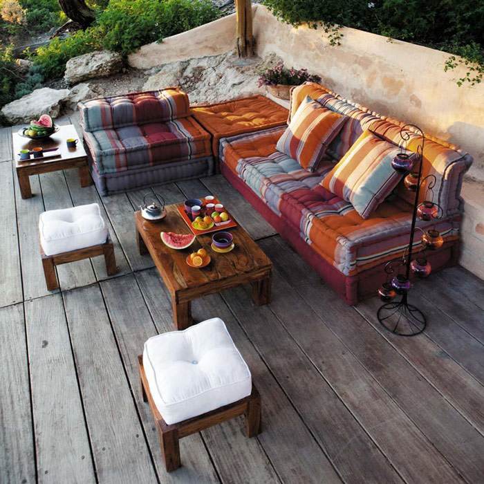 Lounge-ul în grădină relaxează stilul etnic, perne de șezut felinare Spațiu de relaxare în grădină pentru relaxarea felinarelor în stil etno