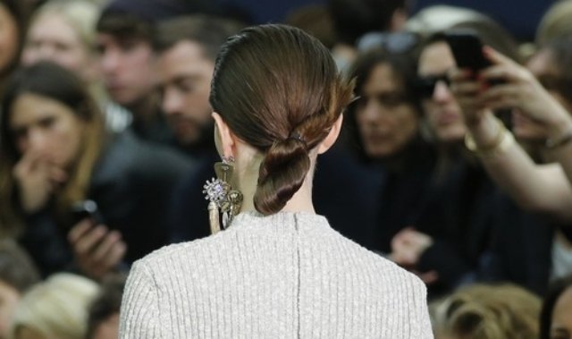 răsucit-coadă-de-cal-coafură-rapidă