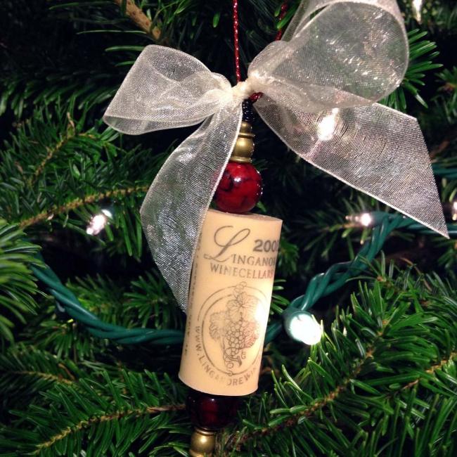 Vin-plută-sticlă-capace-decor-idei-Crăciun-brad-decorațiuni