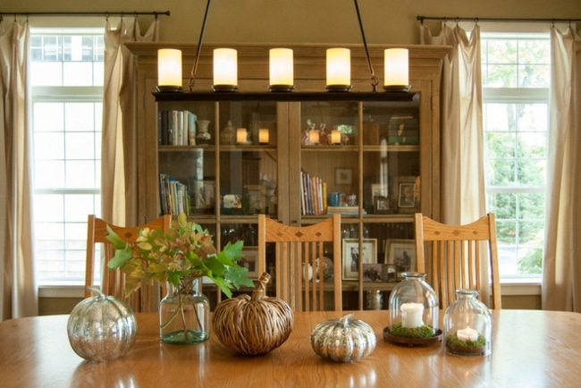Idei de decorare în stil rustic vase din ratan felinare Idei vase din ratan lanterne dulap din lemn ușă de sticlă