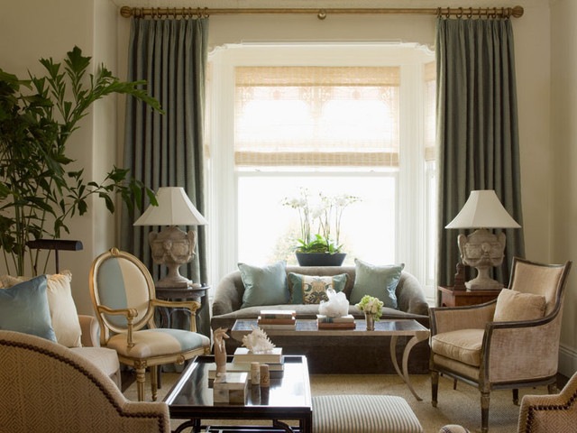 mobilier living stil victorian culori luminoase bej albastru