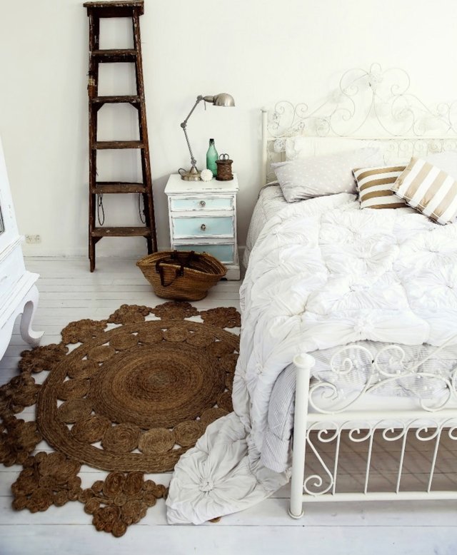 Dormitorul shabby chic configura idei covor țesute manual configurați idei covor țesut manual cadru pat din fier forjat
