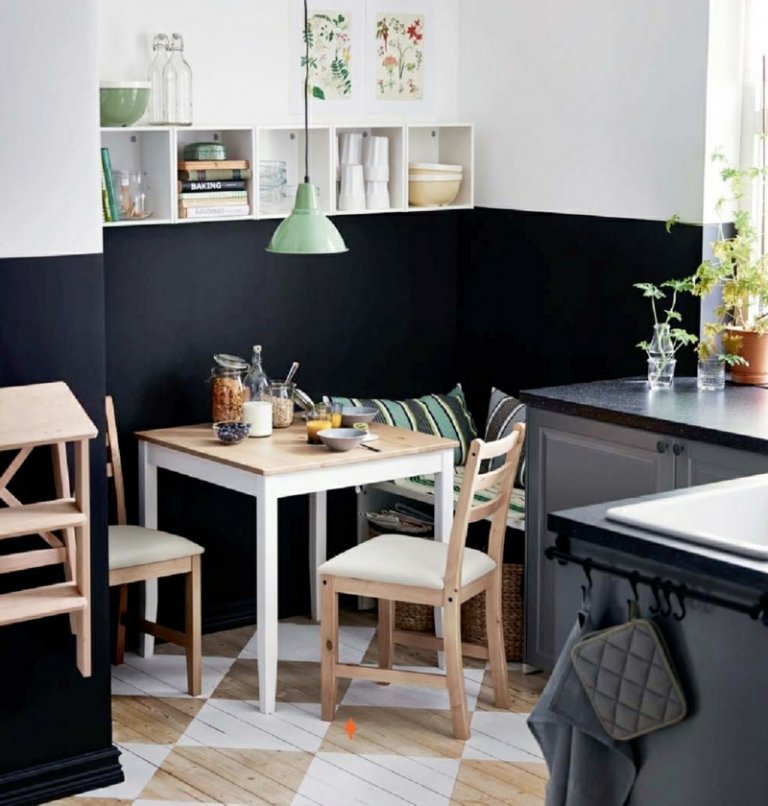 Dacă există puțin spațiu în bucătărie, alegeți o zonă de relaxare sfaturi de amenajare colț scaune bucătărie mică masă masă parchet model în carouri perete negru