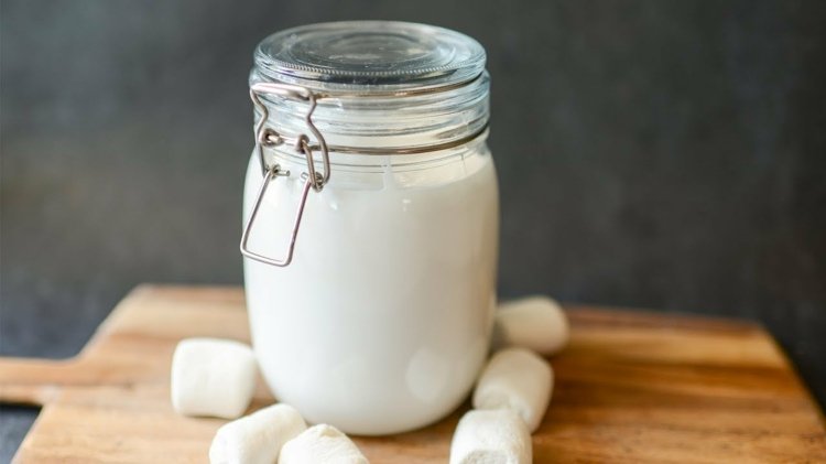 Pregătiți singur sosul de marshmallow rapid și ușor