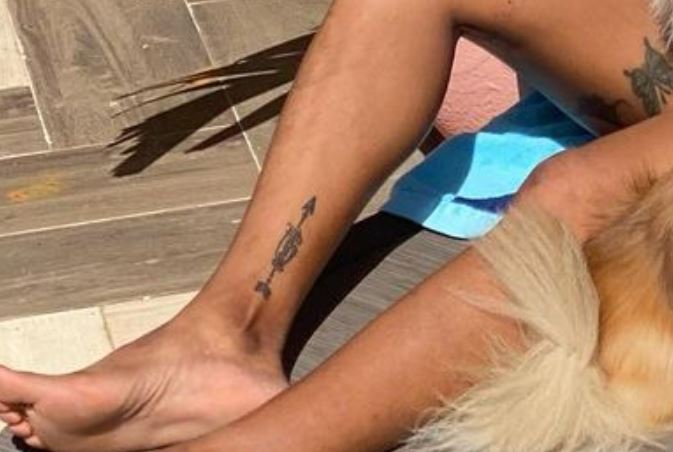 Tatouage flèche Elaine