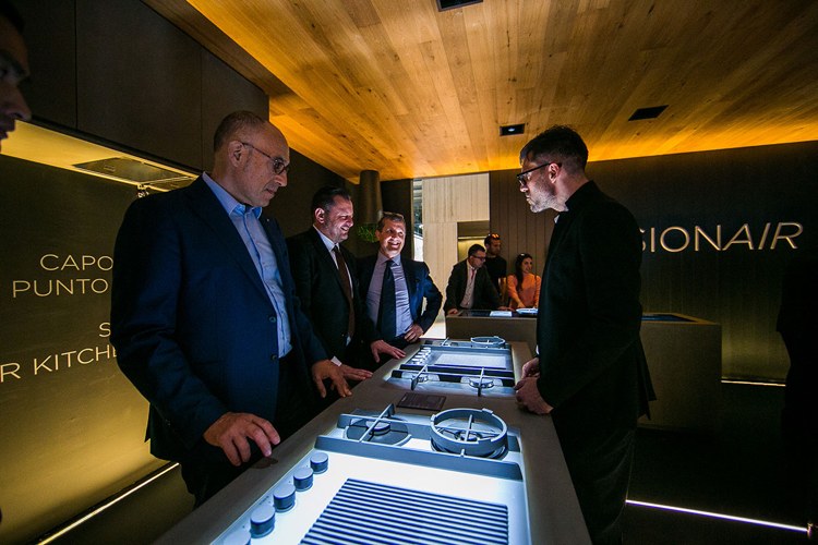 Plita cu gaz modern Inovatoare Fair Elica 2018