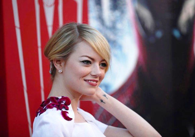 Emma Stone riešo tatuiruotė