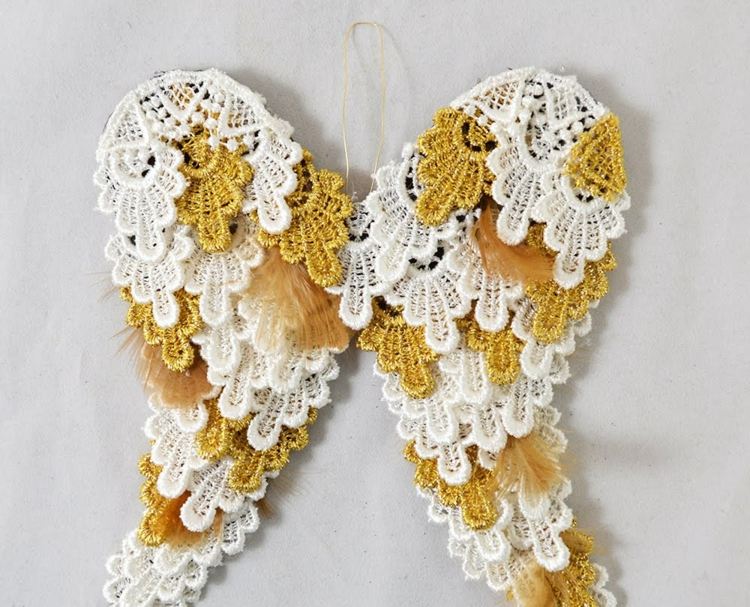 aripi de înger-tricou-galben-dantelă-alb-pene-accent-bej-romantic