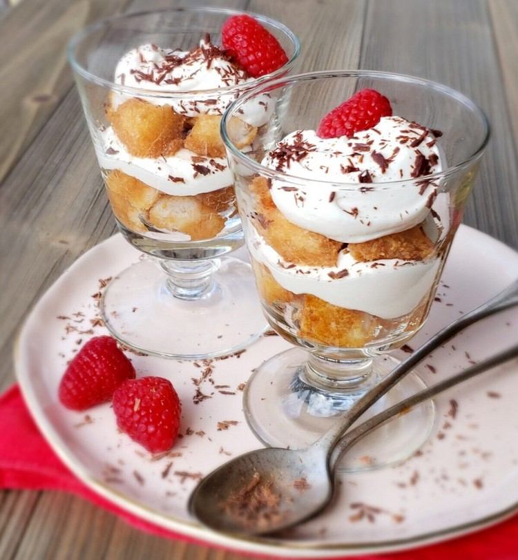 deserturi rapide fără coacere tiramisu de căpșuni vegane într-o rețetă de pahar