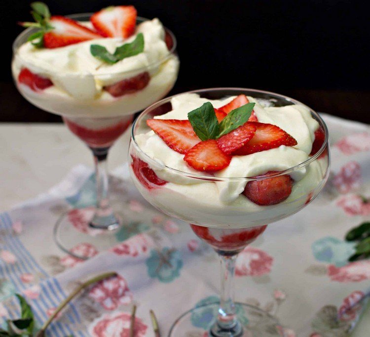 deserturi rapide de vară rețete tiramisu căpșuni într-un pahar cu conținut scăzut de carbohidrați