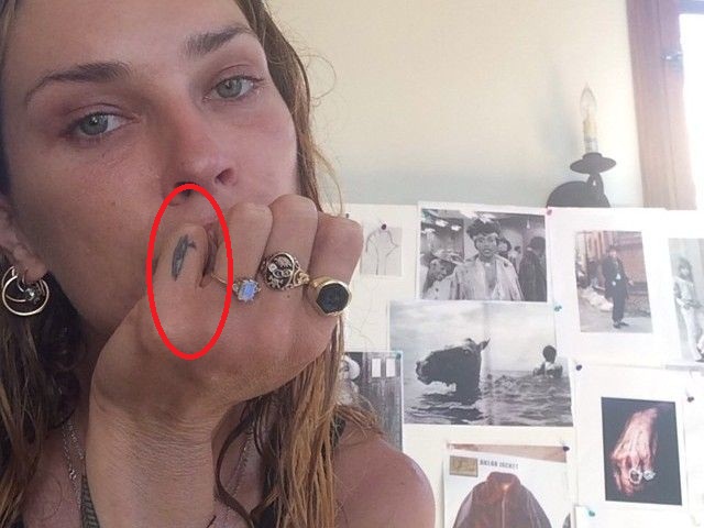 Erin Wasson akių tatuiruotė