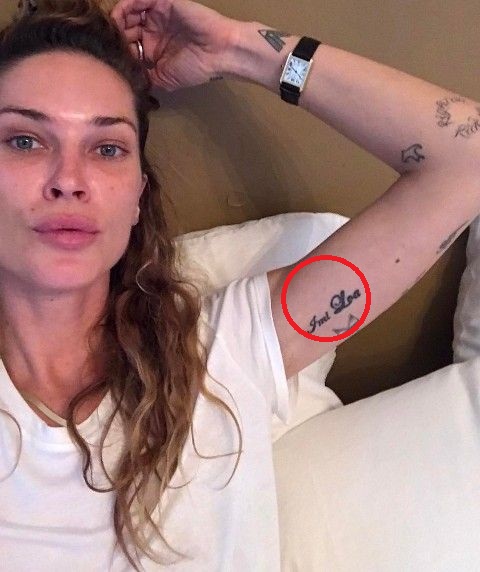 Erin Wasson Imi Loa tatuiruotė