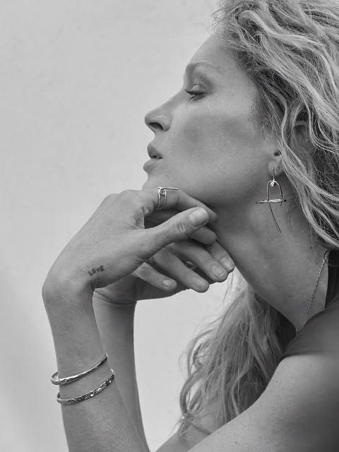 Erin Wasson meilės tatuiruotė