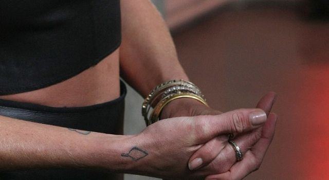 Erin Wasson kvadrato formos tatuiruotė