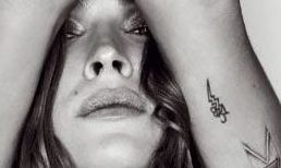 Erin Wasson TCB tatuiruotė