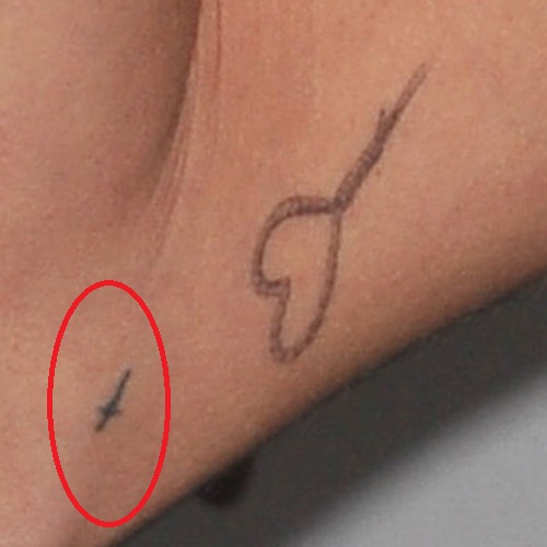 erin-wasson-heart-noose-tattoo