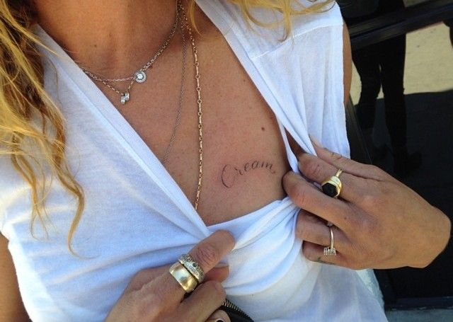 Erin Wasson kremo tatuiruotė