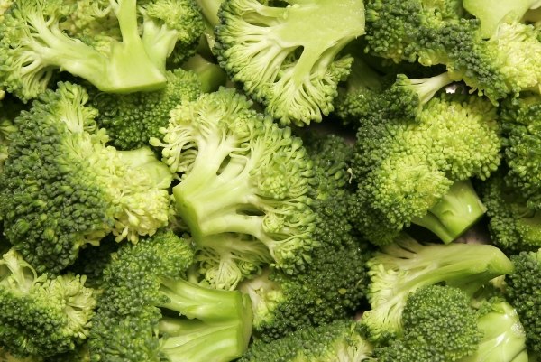 broccoli luptă împotriva gazelor și balonării mâncați sănătos legume nutritive