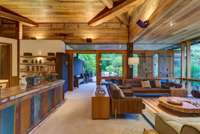 Masuta de cafea rotunda din lemn rustic, mobilier confortabil-culori-design-interior