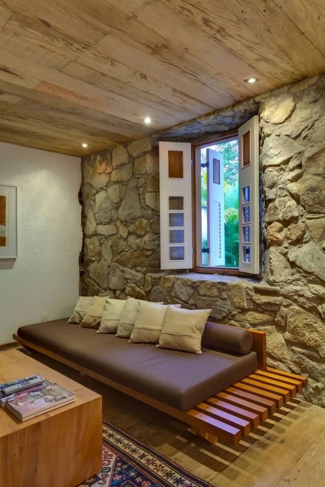 Tavan din lemn de piatră perete aspect rustic masă zonă de relaxare masă-Casa Fazenda