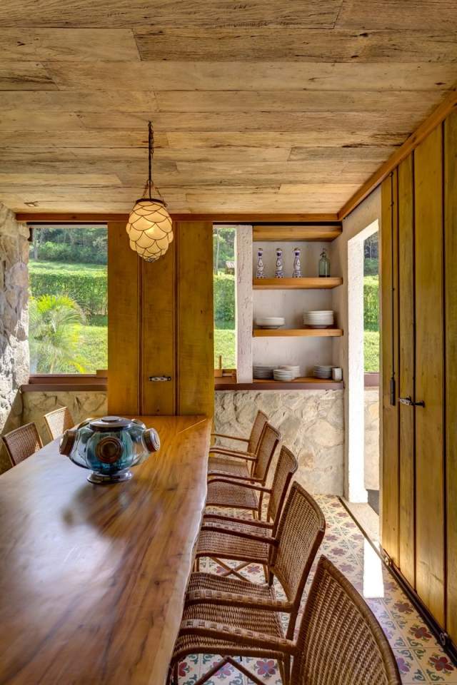 stil rustic în bucătărie mahon lemn masă scaune masa perete design modern