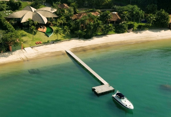 casă modernă la malul mării design elegant casa-moderna-de-coasta-design-elegant