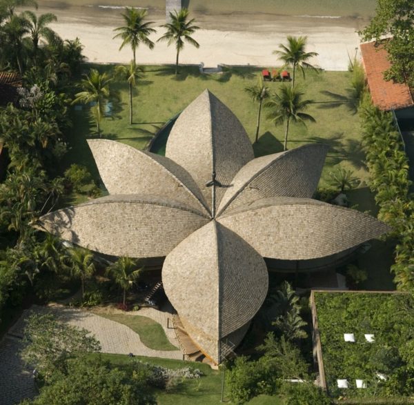 casă modernă pe plajă casă modernă pe plajă