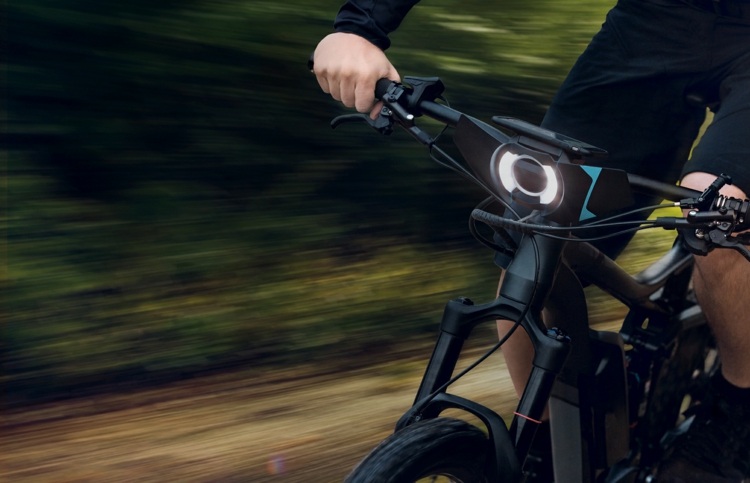 Bicicleta echipată cu accesorii moderne - sistemul Cobi Accesorii pentru biciclete aplicații de planificare a rutei control al luminii