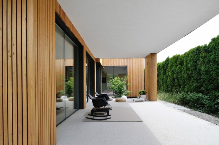 plantate scaune balansoare acoperite cu verandă