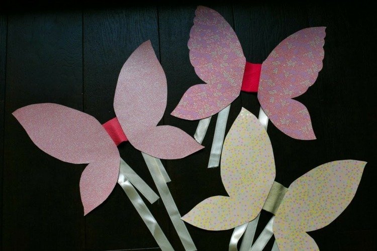 Veți avea nevoie de hârtie de scrapbooking pentru aceste aripi de zână aripi de zână-hârtie-de-hârtie-benzi-colorate-biden-fată-îmbrăcată