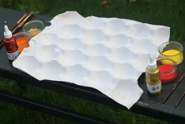 Obțineți o cutie de ouă potrivită și pregătiți culorile decorare-fereastră-toamnă-copii-jucărie-mobil-carton-ou-cutie-fă-o-singură-perie-de-vopsit