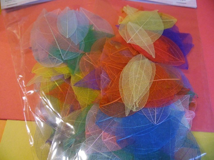 diferite foi în toate culorile posibile din magazinul de hobby-uri decorare-ferestre-toamnă-copii-cearșafuri-foi-hobby-magazin-colorat-