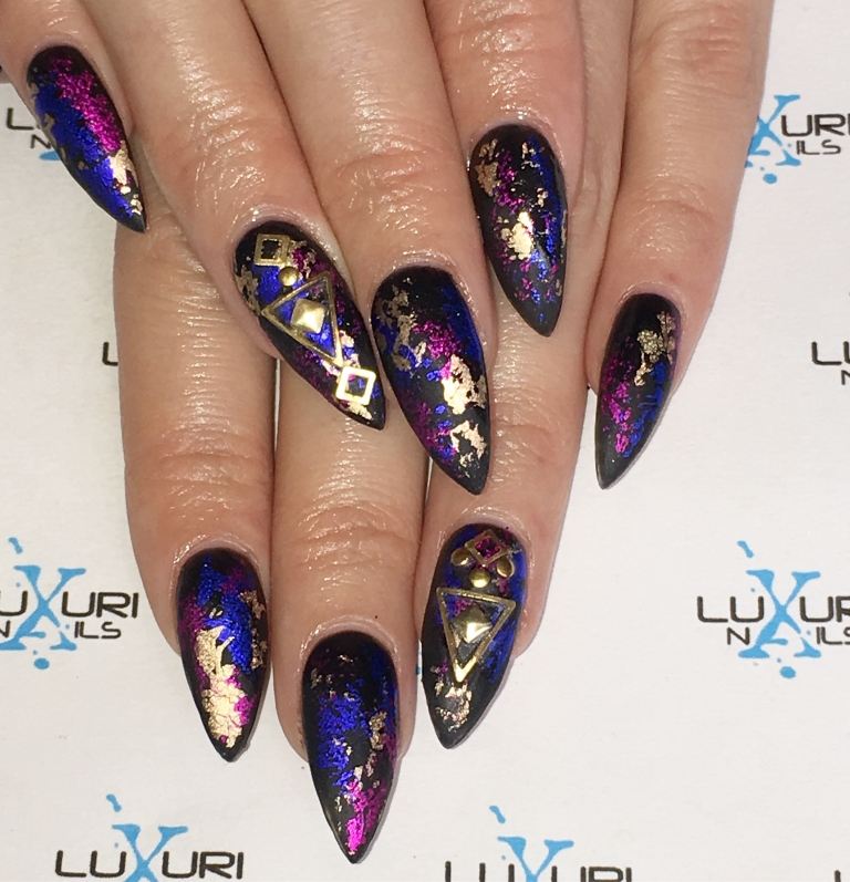 Festival unghii folie aurie idei design unghii stiletto forma unghiilor tendinte moda