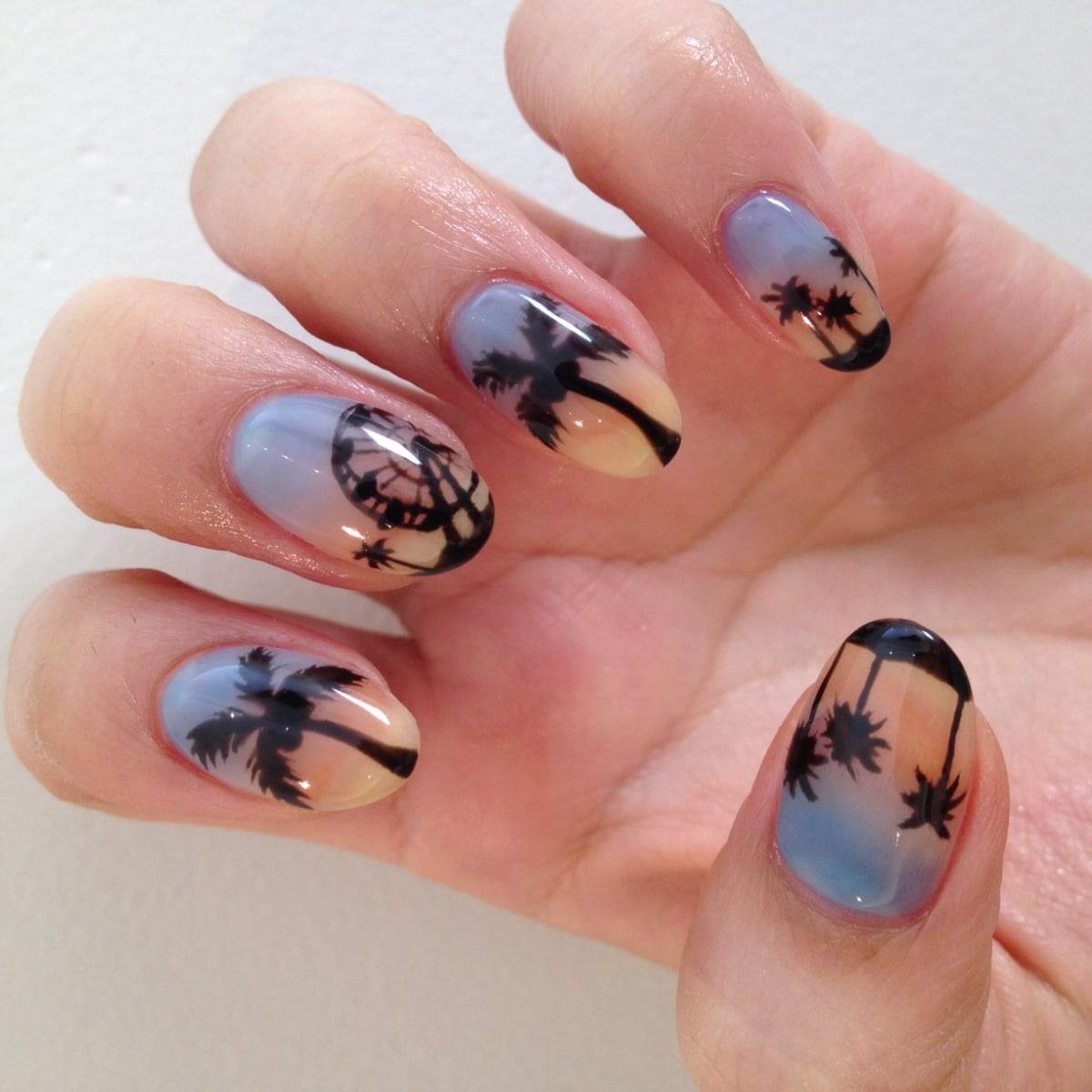 Unghii de festival cu palmieri idei de design de unghii roată ferici tendințe de modă vară