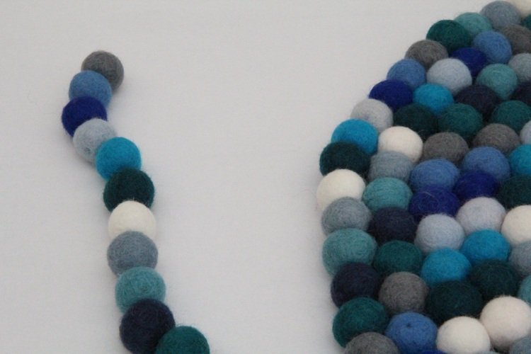 Felt-ball-carpet-round-do-it-yourself-link-instructions