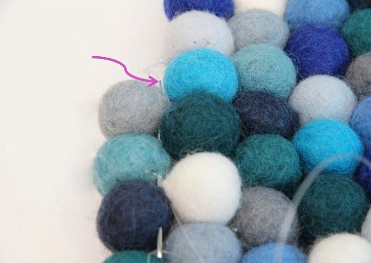 Felt-mingea-covor-rotund-face-it-yourself-instructiuni-mingea-cusut