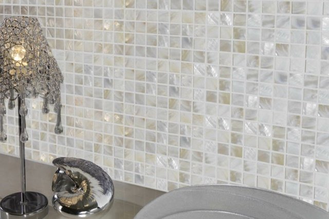 Gresie mozaic de sticlă în gresie bej în baie plăci-mozaic-de-format mic-tonuri-bej