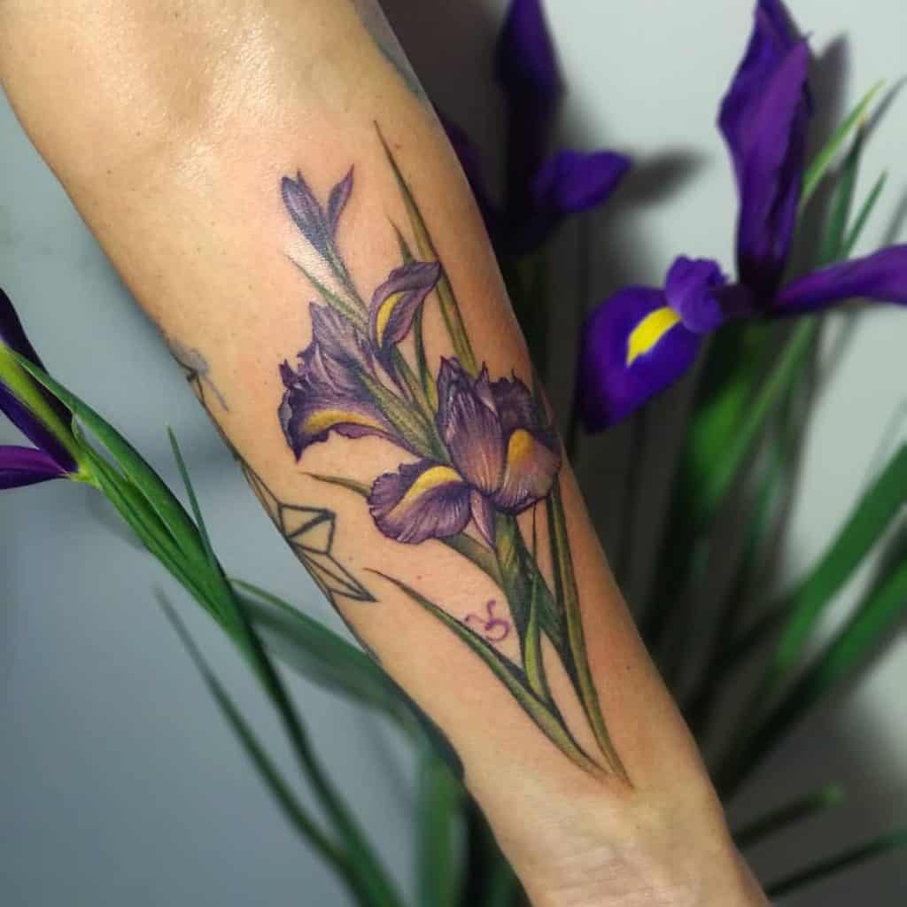 Iris gėlių tatuiruotė 2