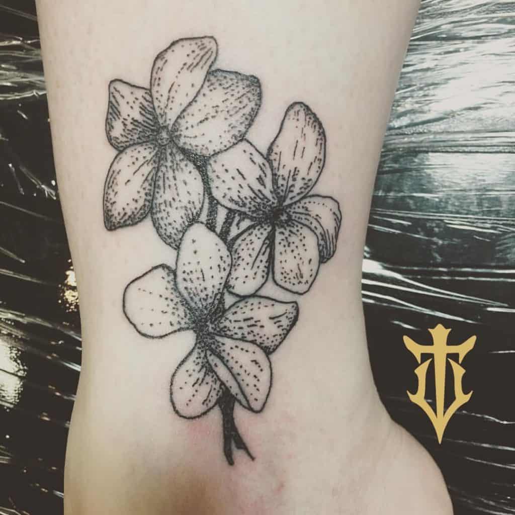 Violetinės gėlės tatuiruotė 2