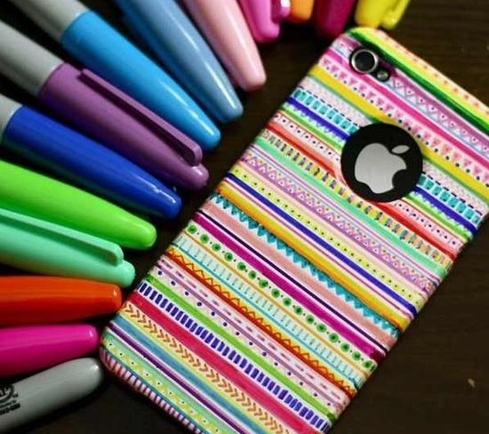 Creați-vă carcasa pentru iPhone în creioane colorate în cinci pași