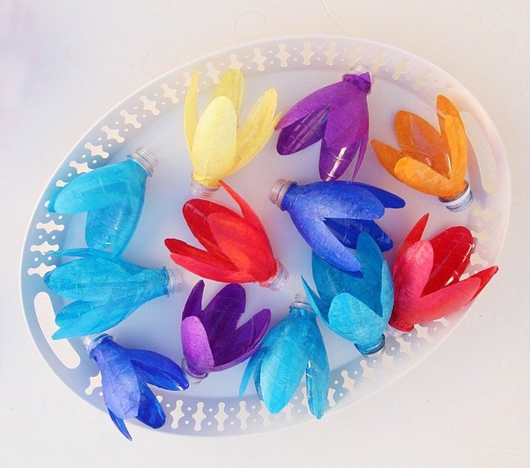 Realizați flori din sticle de plastic PET și hârtie de țesut