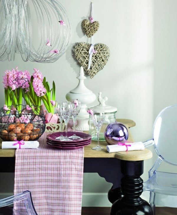 Decorare primavara idei apartament decorare masa culori violet Decor de primăvară pentru apartament idei decor de masă culori tematice violet