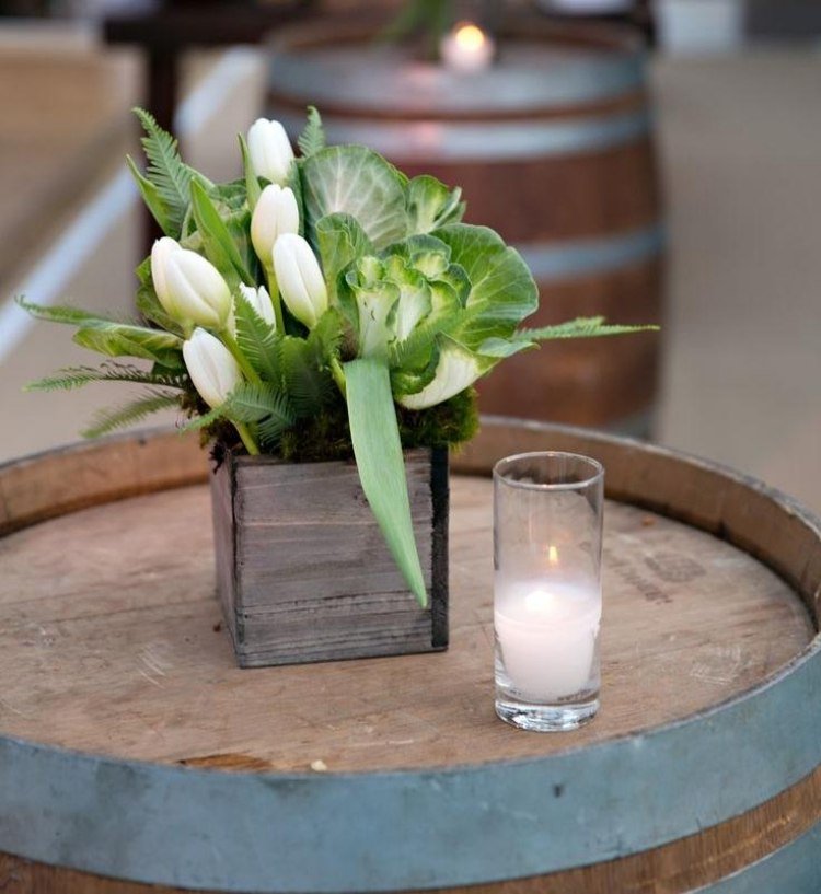 decor de primăvară-alb-lalea-varză-aranjă-ferigă