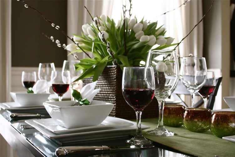 decor elegant de masă cu lalele albe și salcie decor de primăvară-salcie-pisică-face-tu-singur-decor-de-masă