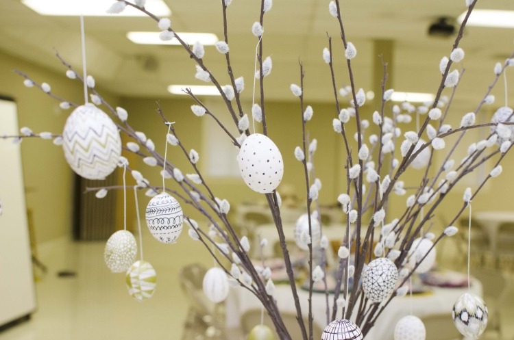 Creați un copac de Paște din ramuri de salcie decorare-primăvară-salcie-pisici-crenguțe-ouă-decorate-de-copac-de-Paște