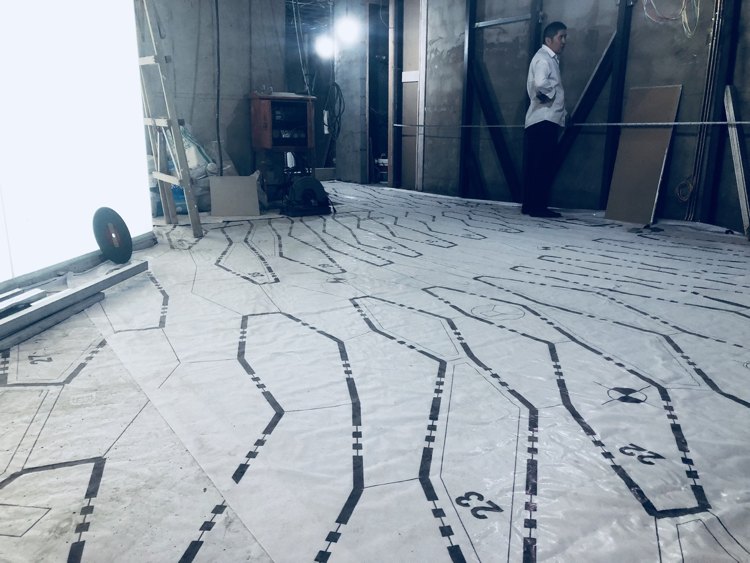 Asamblați 300 de hexagoane diferite la locul potrivit