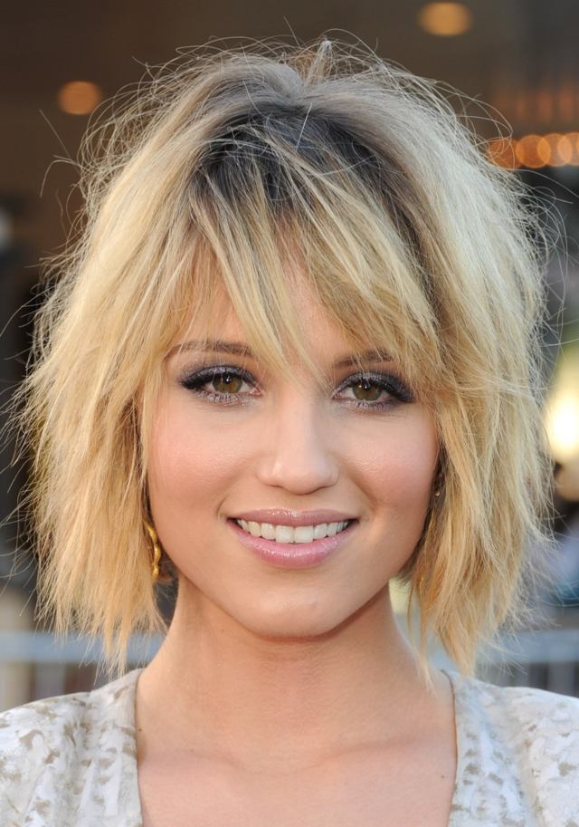 Dianna Agron cu coafură bob și păr scurt Bangs-bob-hairstyle-with-free-tips