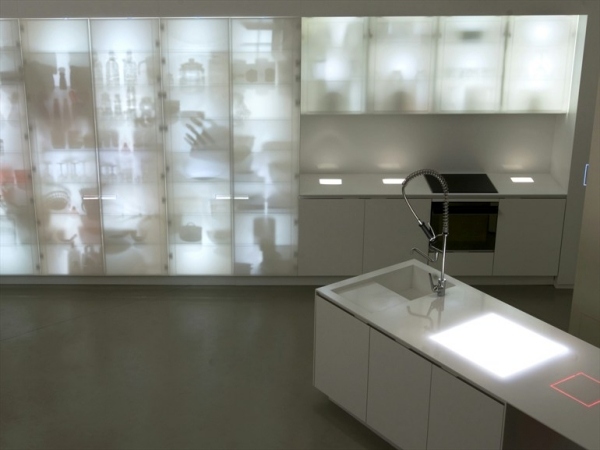 bucătării futuriste ernestomeda dulap luminos