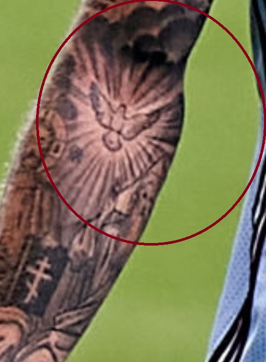 Fiodoro skraidančių paukščių ir debesų tatuiruotė