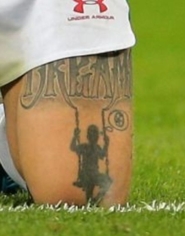 Fiodoro kairės šlaunies tatuiruotė